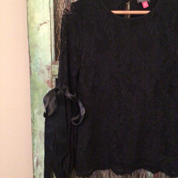 Vince Camuto formal top - Picture 4 of 7